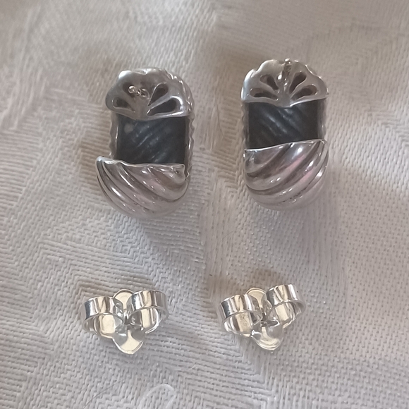 David Yurman Sculpted Cable Shrimp Hoop Earrings, SS & 14k - Picture 4 of 11